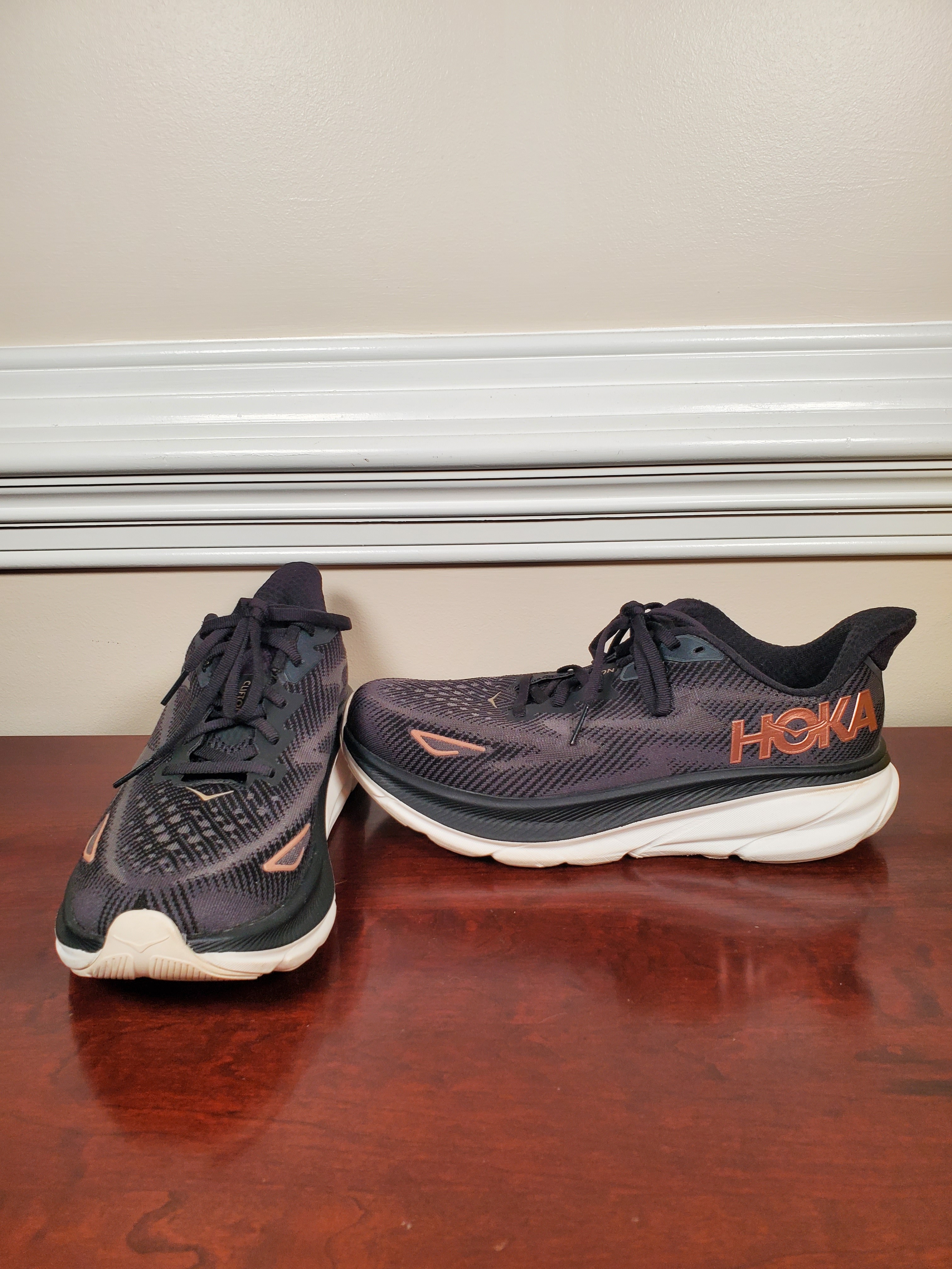 Hoka Clifton 9 Women's Size 8 Black Rose Gold